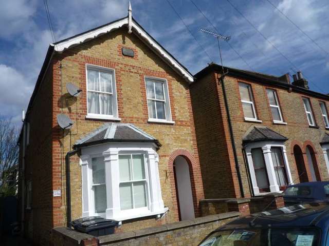  Image of 1 bedroom Ground Flat to rent in Hardman Road Kingston upon Thames KT2 at Kingston Upon Thames, KT2 6RH