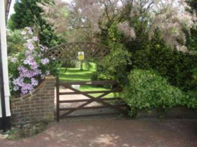  Image of 5 bedroom Bungalow for sale in Shepherds Hill Romford RM3 at Harold Wood  Harold Wood, RM3 0ND