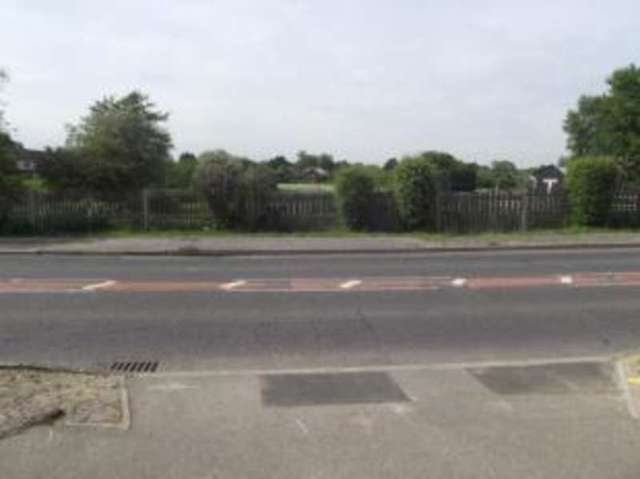  Image of 5 bedroom Bungalow for sale in Shepherds Hill Romford RM3 at Harold Wood  Harold Wood, RM3 0ND
