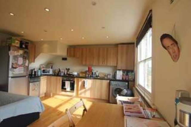  Image of 3 bedroom Flat to rent in Hartham Road London N7 at London N7 9JJ Holloway, N7 9JJ