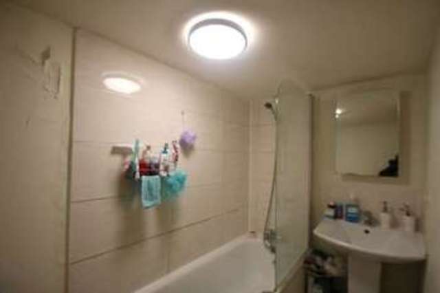  Image of 3 bedroom Flat to rent in Hartham Road London N7 at London N7 9JJ Holloway, N7 9JJ