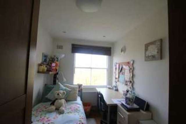  Image of 3 bedroom Flat to rent in Hartham Road London N7 at London N7 9JJ Holloway, N7 9JJ