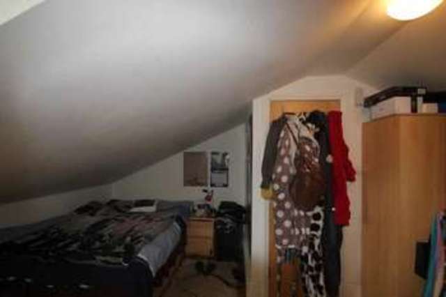  Image of 3 bedroom Flat to rent in Hartham Road London N7 at London N7 9JJ Holloway, N7 9JJ