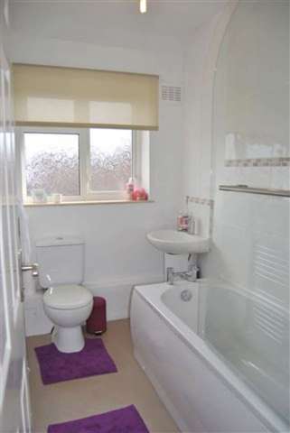  Image of 2 bedroom Flat to rent in Hawthorn Road Weaverham Northwich CW8 at Hawthorn Road Weaverham Northwich, CW8 3DL