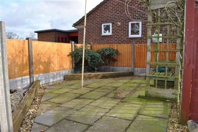  Image of 2 bedroom Flat to rent in Hawthorn Road Weaverham Northwich CW8 at Hawthorn Road Weaverham Northwich, CW8 3DL