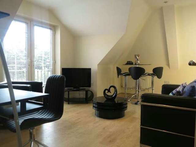  Image of 1 bedroom Flat to rent in Headley Road Woodley Reading RG5 at Headley Road  Reading, RG5 4JE