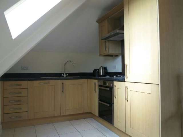  Image of 1 bedroom Flat to rent in Headley Road Woodley Reading RG5 at Headley Road  Reading, RG5 4JE