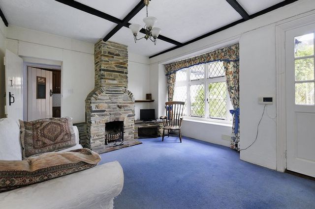  Image of 3 bedroom Detached house for sale in Heene Road Worthing BN11 at Heene Road  Worthing, BN11 4PN