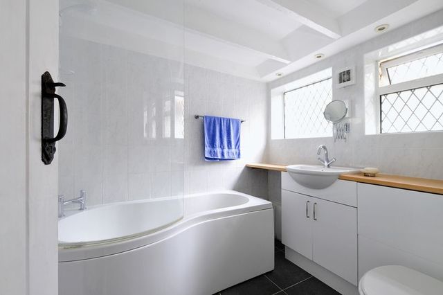  Image of 3 bedroom Detached house for sale in Heene Road Worthing BN11 at Heene Road  Worthing, BN11 4PN