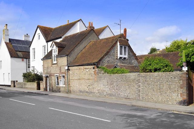  Image of 3 bedroom Detached house for sale in Heene Road Worthing BN11 at Heene Road  Worthing, BN11 4PN