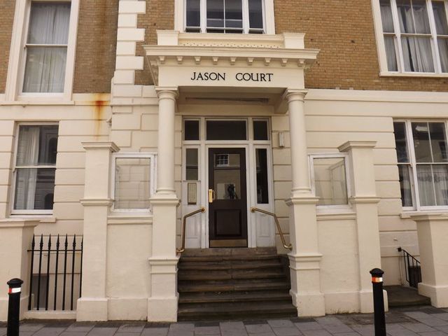  Image of 1 bedroom Flat to rent in Heene Terrace Worthing BN11 at Heene Terrace  Worthing, BN11 3LQ