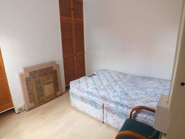  Image of 3 bedroom End of Terrace for sale in Henry Street Reading RG1 at Reading Berkshire Reading, RG1 2NN