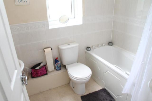  Image of 2 bedroom Apartment for sale in Henshaw Mews Yeadon Leeds LS19 at Yeadon Leeds Yeadon, LS19 7TT