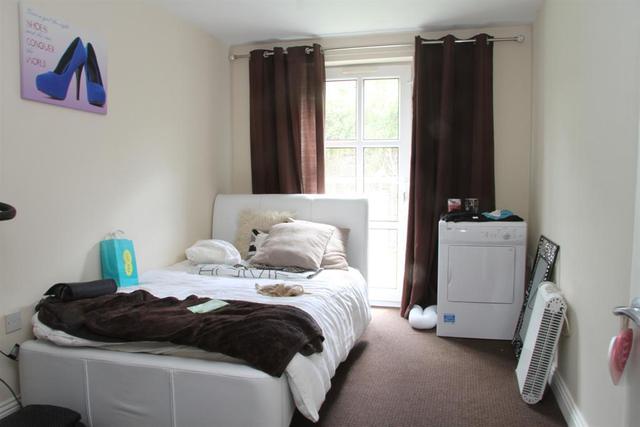 Image of 2 bedroom Apartment for sale in Henshaw Mews Yeadon Leeds LS19 at Yeadon Leeds Yeadon, LS19 7TT