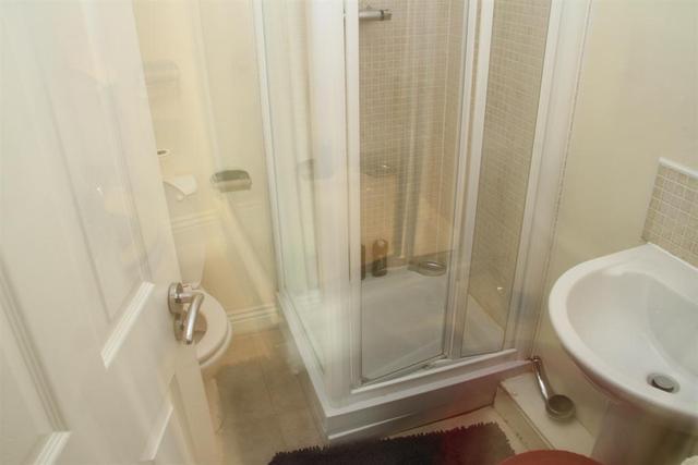  Image of 2 bedroom Apartment for sale in Henshaw Mews Yeadon Leeds LS19 at Yeadon Leeds Yeadon, LS19 7TT