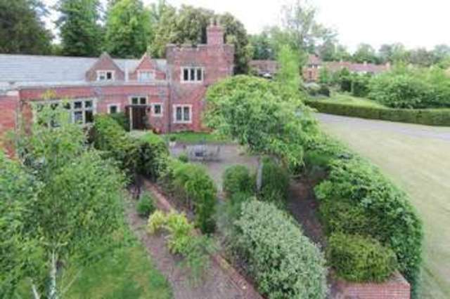  Image of 2 bedroom Detached house for sale in Goldens Way Goldings Hertford SG14 at Goldings Lane  Hertford, SG14 2WH
