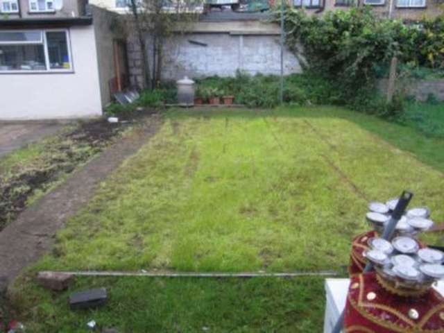  Image of 3 bedroom Detached house to rent in Hickling Road Ilford IG1 at Hickling Road  Ilford, IG1 2HY