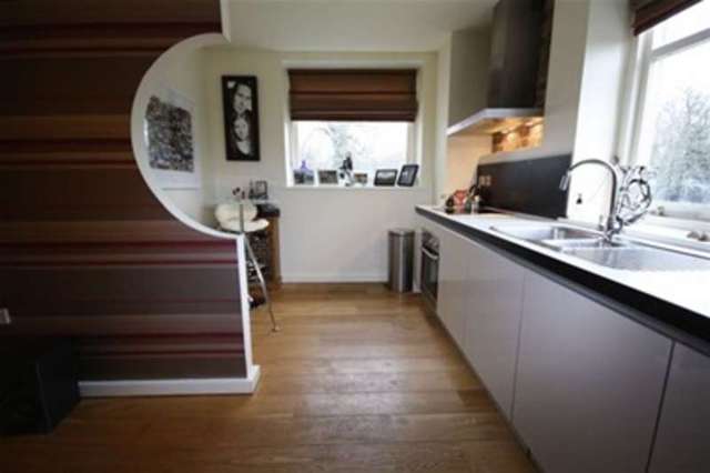 Image of 2 bedroom Flat to rent in High Road Woodford Green IG8 at High Road  Woodford Green, IG8 0SR