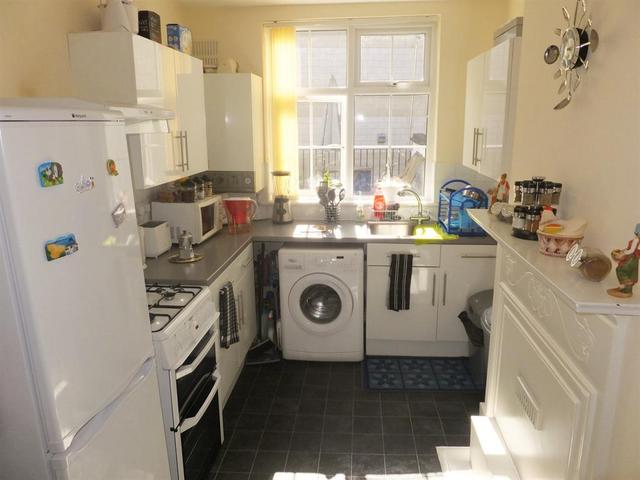  Image of 2 bedroom Flat to rent in High Street Sutton SM1 at Sutton Surrey Sutton, SM1 1JH