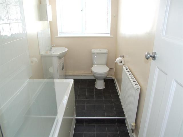 Image of 2 bedroom Flat to rent in High Street Sutton SM1 at Sutton Surrey Sutton, SM1 1JH