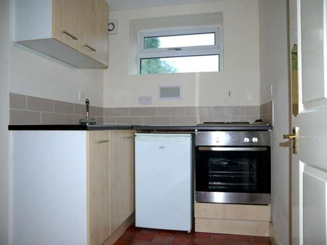  Image of Studio flat to rent in Highfield Avenue Sale M33 at Highfield Avenue  Sale, M33 3DW