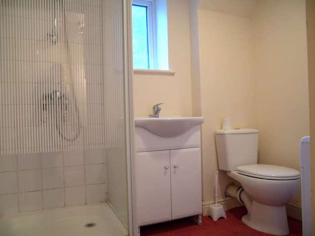  Image of Studio flat to rent in Highfield Avenue Sale M33 at Highfield Avenue  Sale, M33 3DW