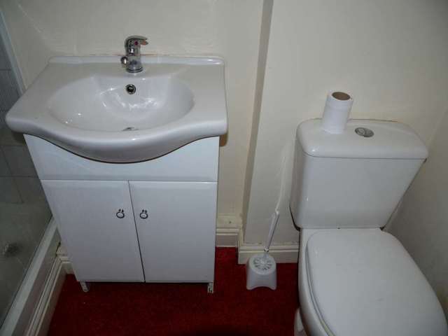  Image of Studio flat to rent in Highfield Avenue Sale M33 at Highfield Avenue  Sale, M33 3DW