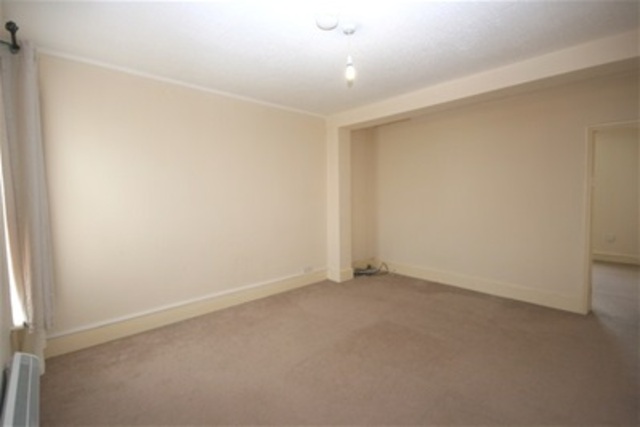  Image of 1 bedroom Flat to rent in Highgrove Street Reading RG1 at Reading, RG1 5EN