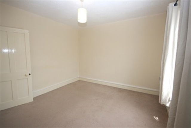  Image of 1 bedroom Flat to rent in Highgrove Street Reading RG1 at Reading, RG1 5EN