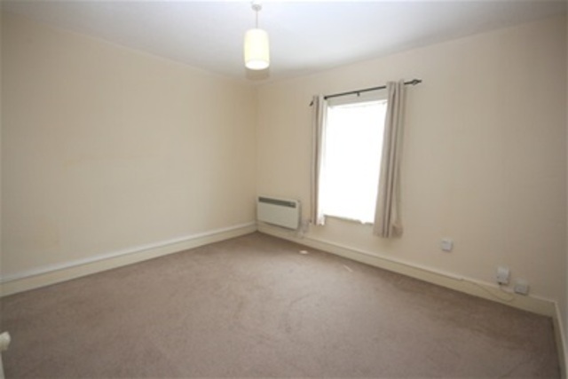  Image of 1 bedroom Flat to rent in Highgrove Street Reading RG1 at Reading, RG1 5EN