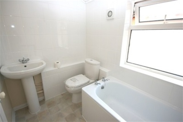  Image of 1 bedroom Flat to rent in Highgrove Street Reading RG1 at Reading, RG1 5EN