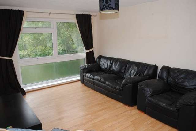  Image of 1 bedroom Flat to rent in Holdbrook Way Harold Wood Romford RM3 at Romford, RM3 0JD