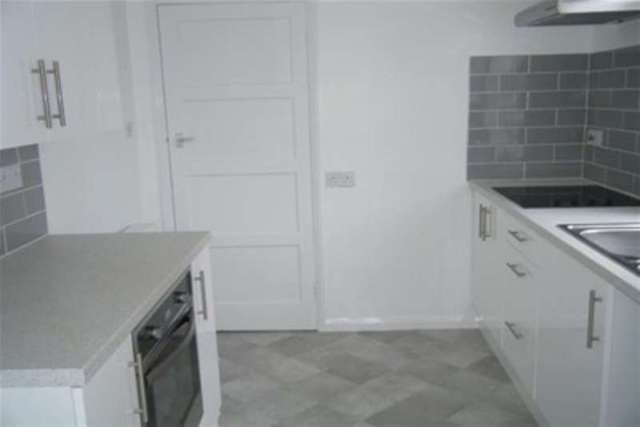 Image of 3 bedroom Detached house to rent in Horsham Avenue Bournemouth BH10 at Bournemouth, BH10 7JF