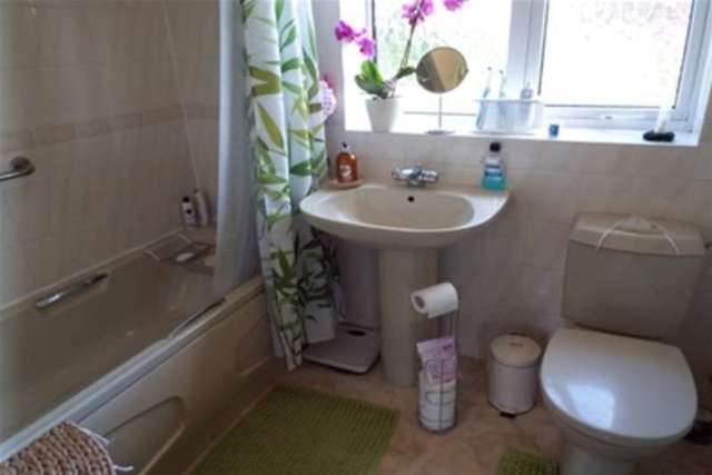  Image of 3 bedroom Bungalow to rent in Gorse Close St. Leonards Ringwood BH24 at Ringwood, BH24 2RD