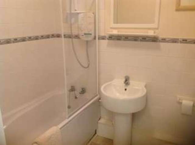  Image of Flat to rent in St. Aubyns Gardens Hove BN3 at HOVE, BN3 2TA