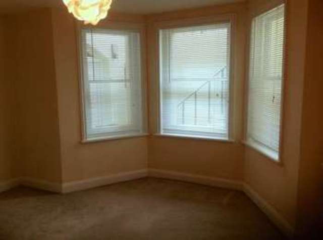  Image of Flat to rent in St. Aubyns Gardens Hove BN3 at HOVE, BN3 2TA