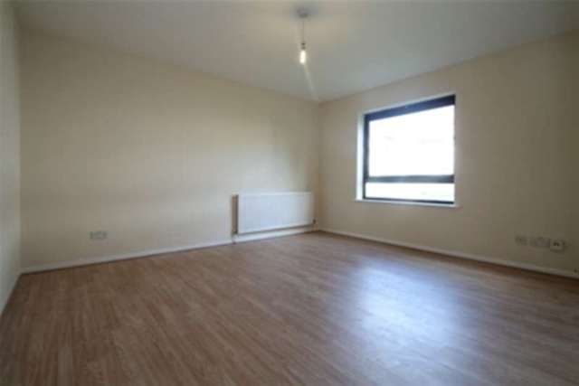  Image of 2 bedroom Flat to rent in Howard Road London SE25 at London, SE25 5BJ