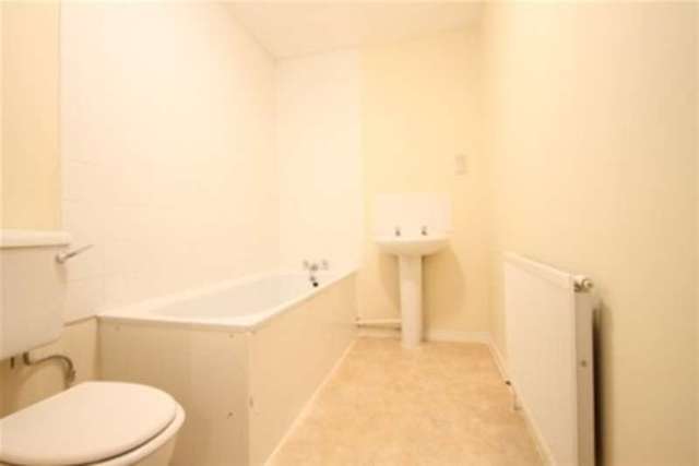  Image of 2 bedroom Flat to rent in Howard Road London SE25 at London, SE25 5BJ