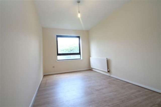  Image of 2 bedroom Flat to rent in Howard Road London SE25 at London, SE25 5BJ
