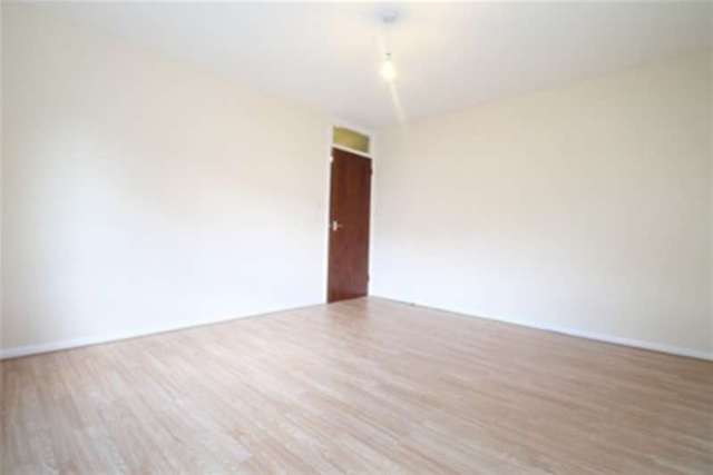  Image of 2 bedroom Flat to rent in Howard Road London SE25 at London, SE25 5BJ