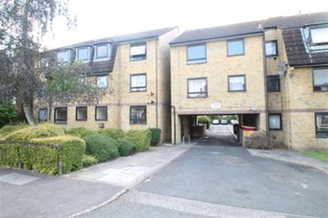  Image of 2 bedroom Flat to rent in Howard Road London SE25 at London, SE25 5BJ