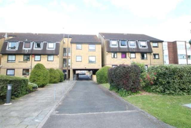  Image of 2 bedroom Flat to rent in Howard Road London SE25 at London, SE25 5BJ
