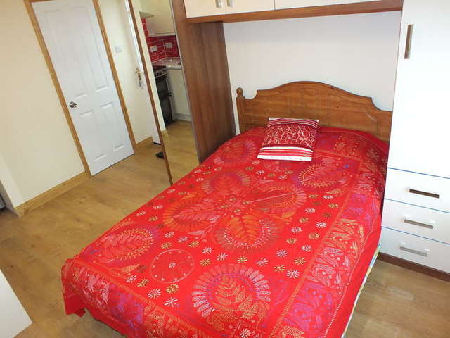  Image of 1 bedroom Flat to rent in Hungerford Drive Reading RG1 at Reading Berkshire Reading, RG1 6JA