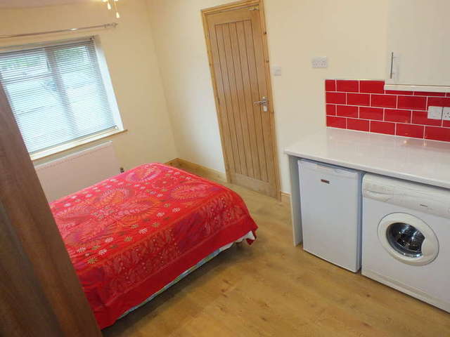  Image of 1 bedroom Flat to rent in Hungerford Drive Reading RG1 at Reading Berkshire Reading, RG1 6JA