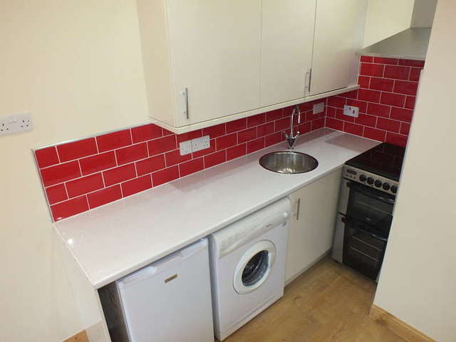  Image of 1 bedroom Flat to rent in Hungerford Drive Reading RG1 at Reading Berkshire Reading, RG1 6JA