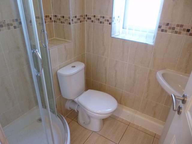  Image of 3 bedroom Apartment to rent in Upper Chorlton Road Old Trafford Manchester M16 at Upper Chorlton Road Chorlton Manchester, M16 7SH