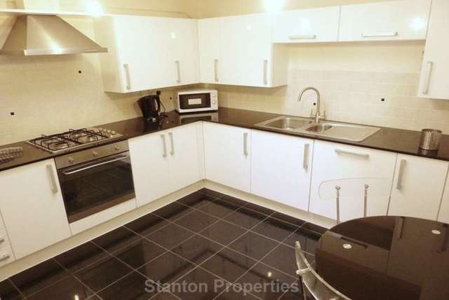  Image of 3 bedroom Apartment to rent in Upper Chorlton Road Old Trafford Manchester M16 at Upper Chorlton Road Chorlton Manchester, M16 7SH