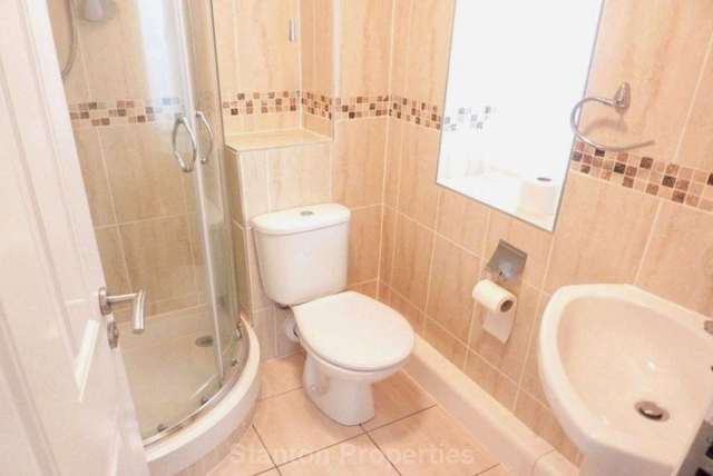  Image of 3 bedroom Apartment to rent in Upper Chorlton Road Old Trafford Manchester M16 at Upper Chorlton Road Chorlton Manchester, M16 7SH