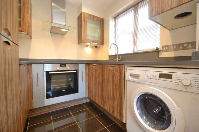  Image of 2 bedroom Flat to rent in Jemmett Close Norbiton Kingston upon Thames KT2 at Kingston Upon Thames Surrey, KT2 7AJ