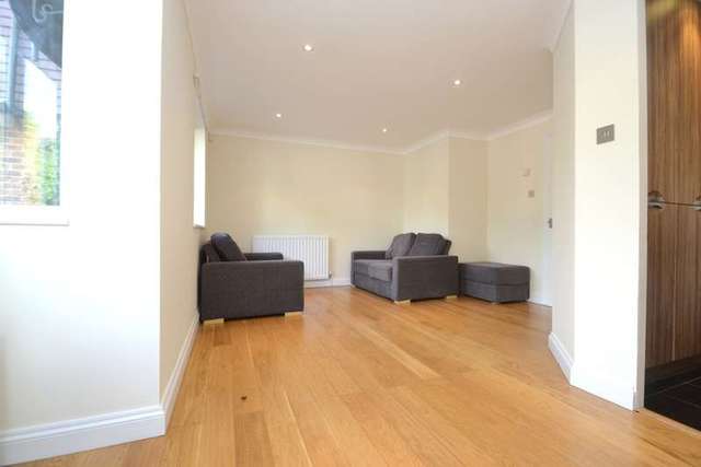  Image of 2 bedroom Flat to rent in Jemmett Close Norbiton Kingston upon Thames KT2 at Kingston Upon Thames Surrey, KT2 7AJ